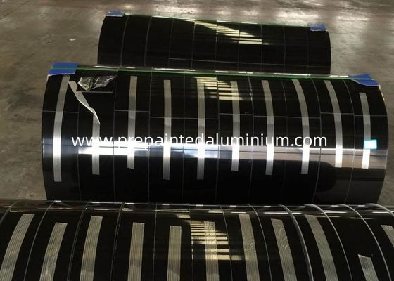 Ντυμένη λουρίδα αργιλίου στη σπείρα για την παραγωγή των σημαδιών διαφήμισης αργιλίου καταστημάτων