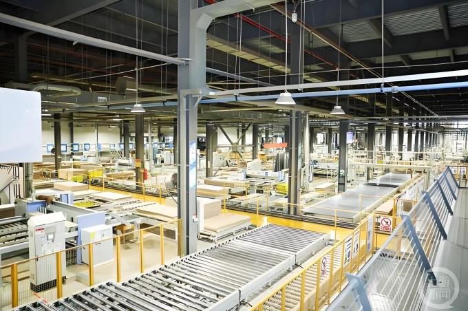 τα τελευταία νέα της εταιρείας για Εφαρμογές και μελλοντικές τάσεις ανάπτυξης χρωματιστών επικαλυμμένων αλουμινίου σε κατασκευή θυρών  1