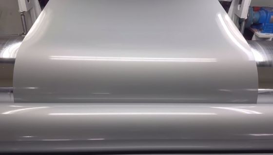 Ασημένιο PVDF χρώμα χρώματος επικαλυμμένο αλουμίνιο περιτύλιγμα με βάση AA 5052 κράμα για τα συστήματα τοίχων