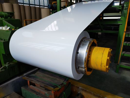 Σύνθετο αλουμινίου 3105 Λευκό χρώμα πάχος 26 μετρητών PE χρώμα Προχρωματισμένο αλουμινένιο περιτυλίγμα που χρησιμοποιείται για την κατασκευή αλουμινένιων χωνελιών