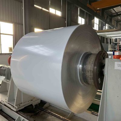 Για κάλυψη βεράντας 0,70 mm παχύ κράμα 3105 H24 22 μεγέθους Λευκό χρώμα υψηλής επιρροής Προχρωματισμένο αλουμινένιο περιτύλιγμα με χρώμα Pvdf