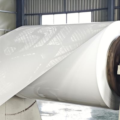 Σύνθετο 3105 Λευκό χρώμα 0,65 mm πάχος 300 mm πλάτος PE Προχρωματισμένο αλουμινένιο περιτύλιγμα για την κατασκευή νεροχύτης