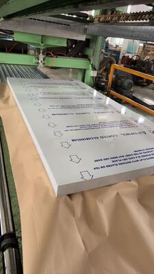 0,080" Πάχος 36 ιντσών Ευρύ κράμα 3105 Kynar PVDF Matte Grey Ral 7046 Έγχρωμο προβαμμένο πηνίο αλουμινίου για παραγωγή φύλλου στέγης αλουμινίου