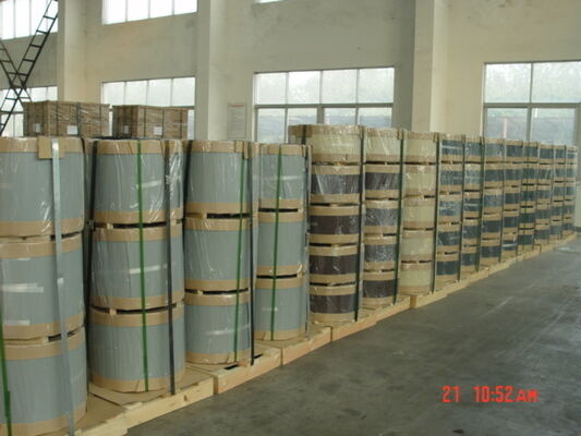 Ανθεκτικό 1 mm παχύ κράμα 3105 H24 Προχρωματισμένο αλουμινένιο περιτύλιγμα με επικάλυψη χρώματος PVDF για οροφές